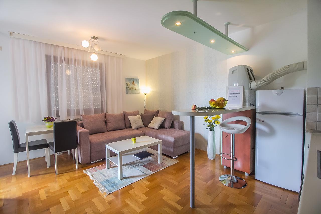 Stan na Dan Banja Luka Apartment Bagian luar foto