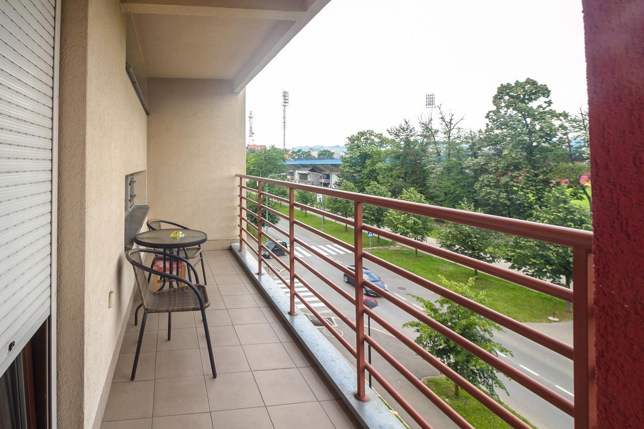 Stan na Dan Banja Luka Apartment Bagian luar foto