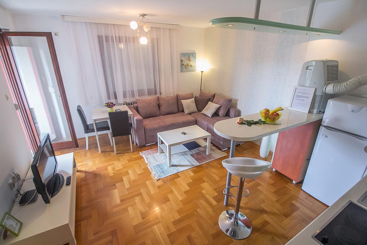 Stan na Dan Banja Luka Apartment Bagian luar foto