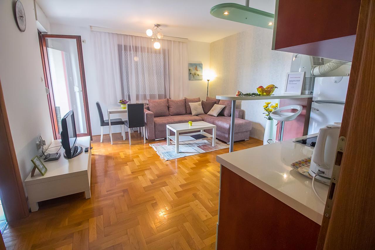 Stan na Dan Banja Luka Apartment Bagian luar foto