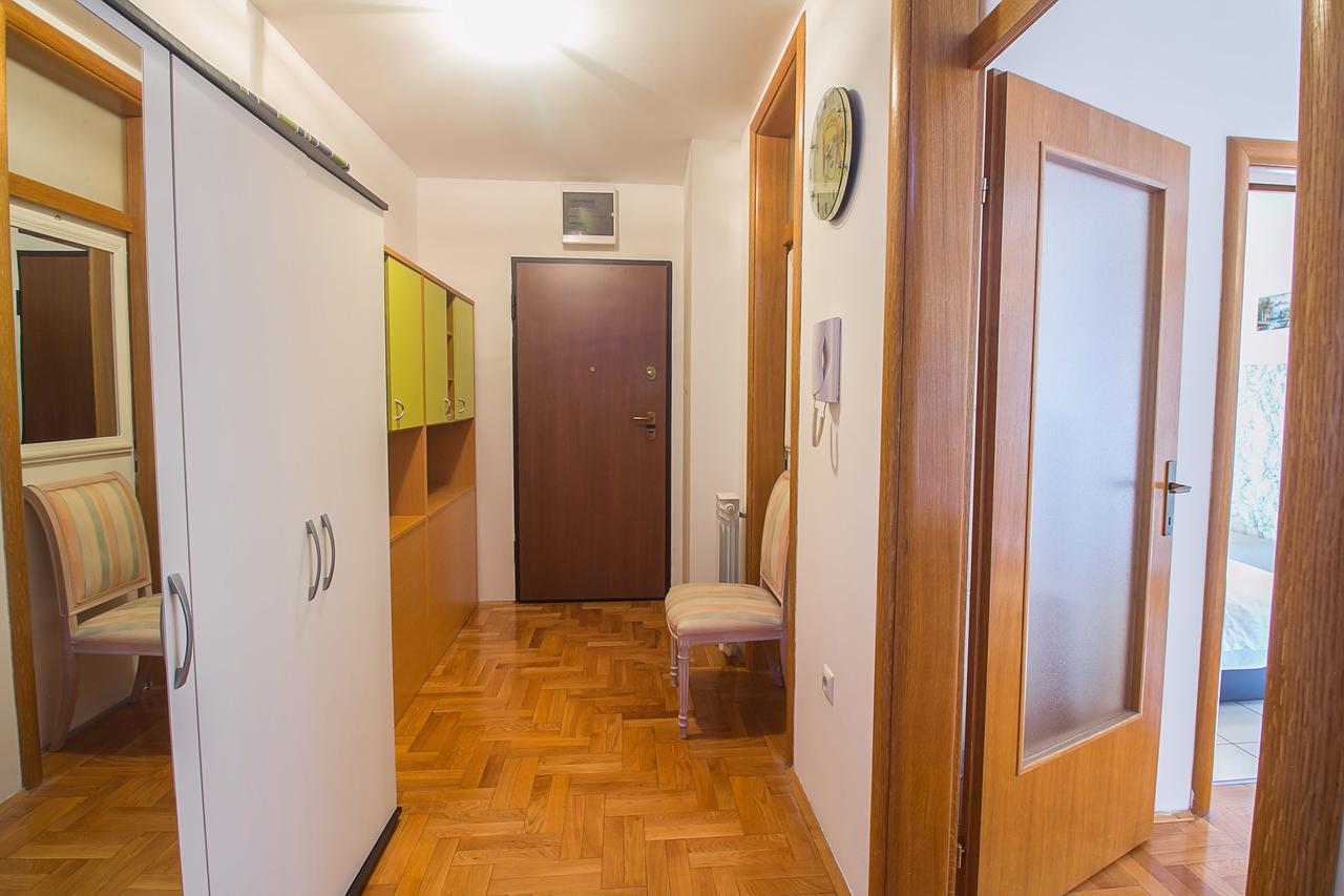 Stan na Dan Banja Luka Apartment Bagian luar foto