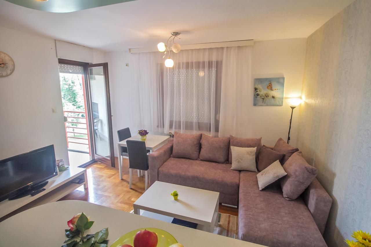Stan na Dan Banja Luka Apartment Bagian luar foto